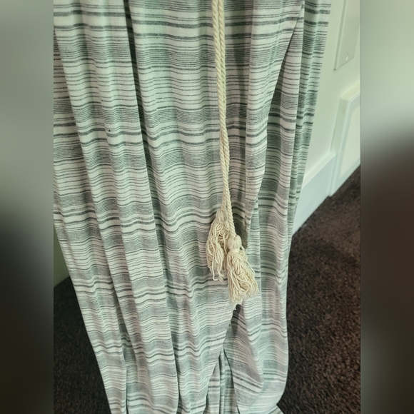 Light, Sleevless Summer Dress - Picture 4 of 4